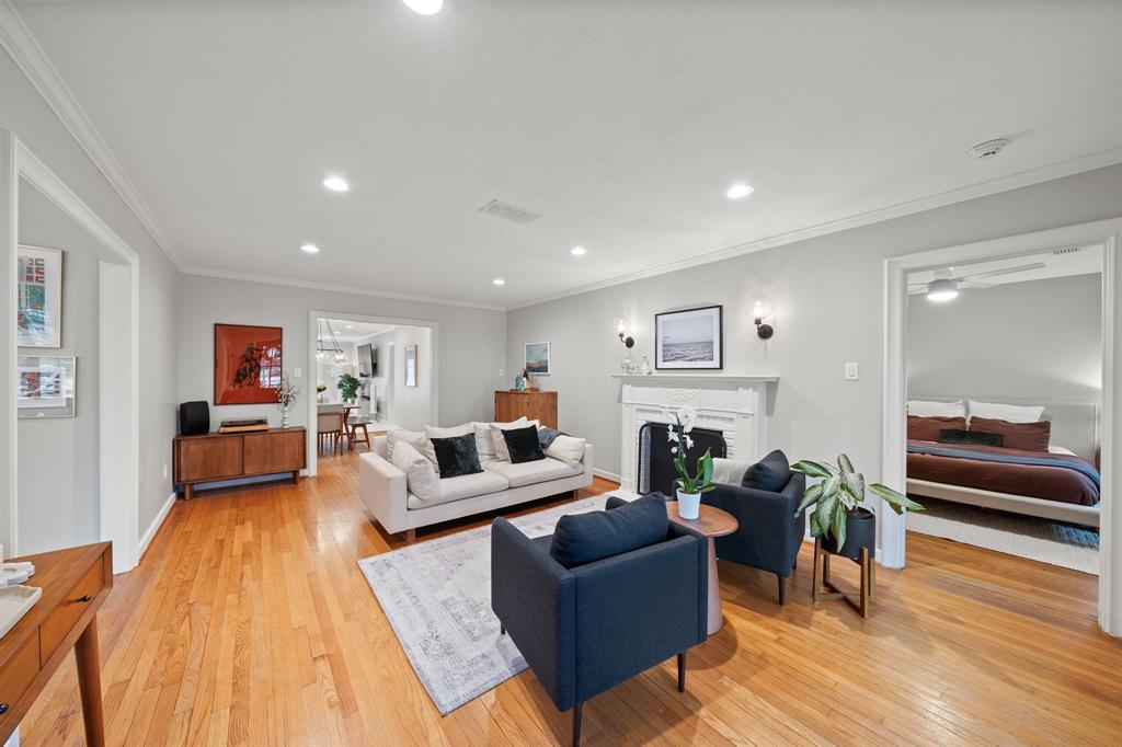 806 W 41st Street