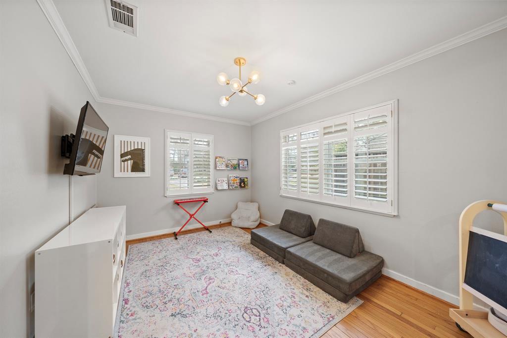 806 W 41st Street