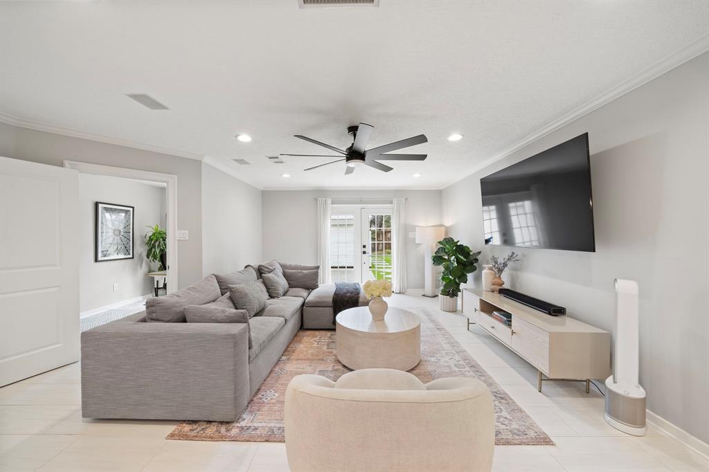 806 W 41st Street