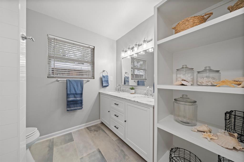 806 W 41st Street