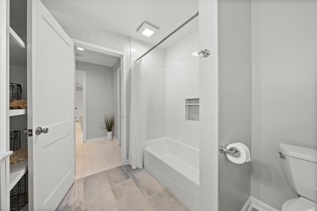 806 W 41st Street
