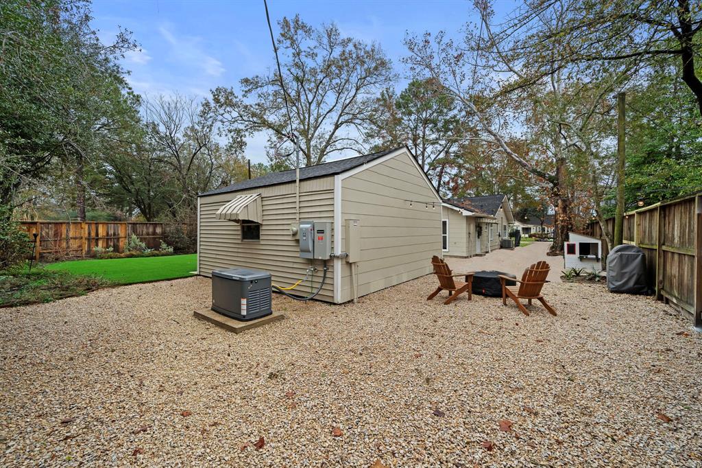 806 W 41st Street