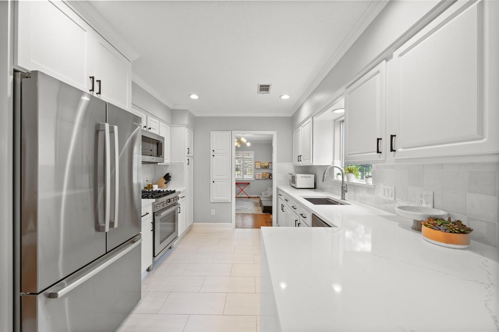 806 W 41st Street