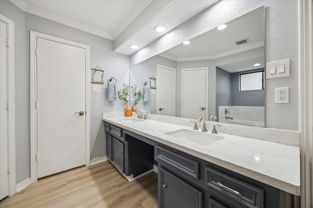 12430 Oakcroft Drive