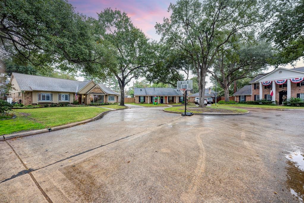 4906 Golf Drive