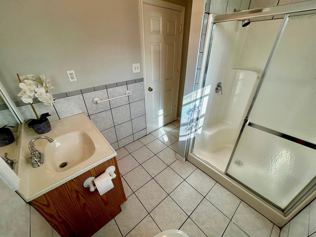 4906 Golf Drive
