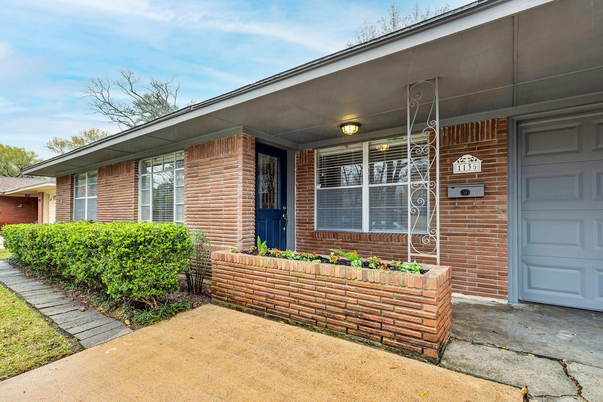 1135 W 31st Street