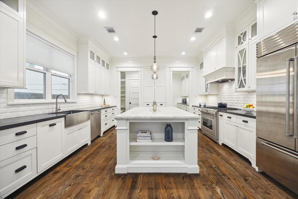 521 W 17th Street