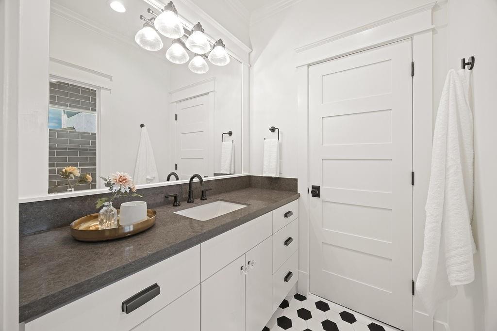 521 W 17th Street