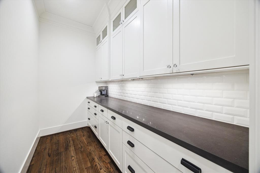 521 W 17th Street