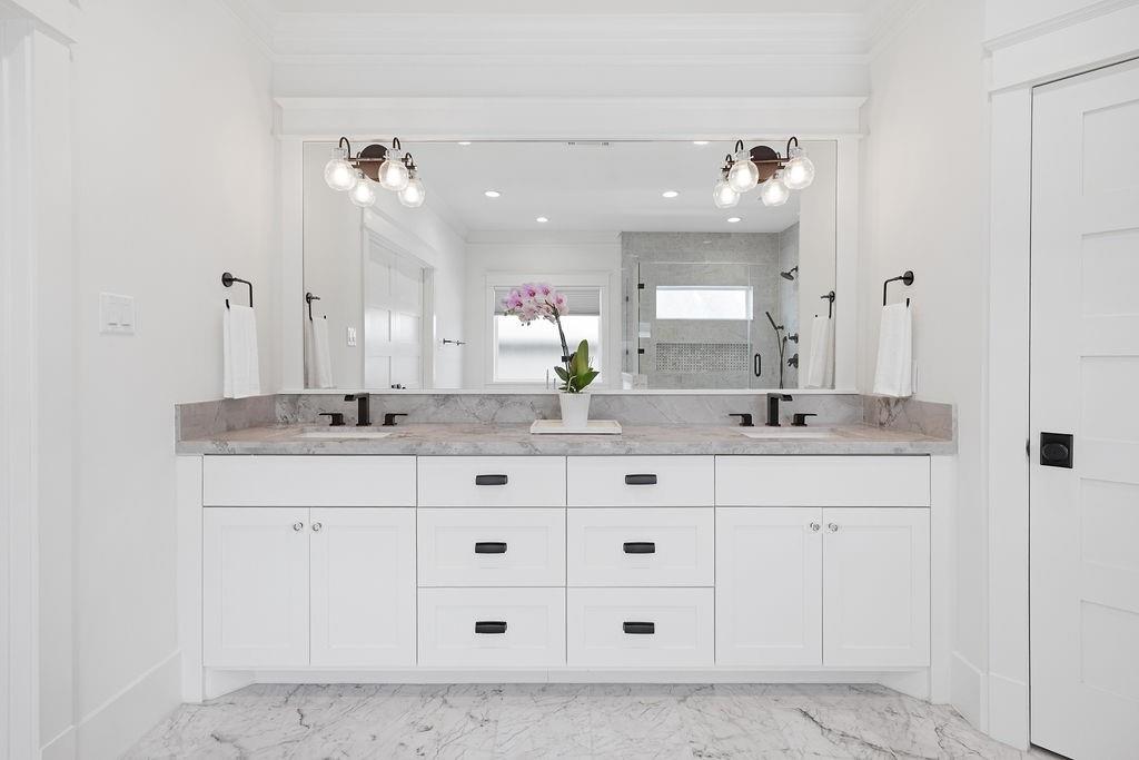 521 W 17th Street