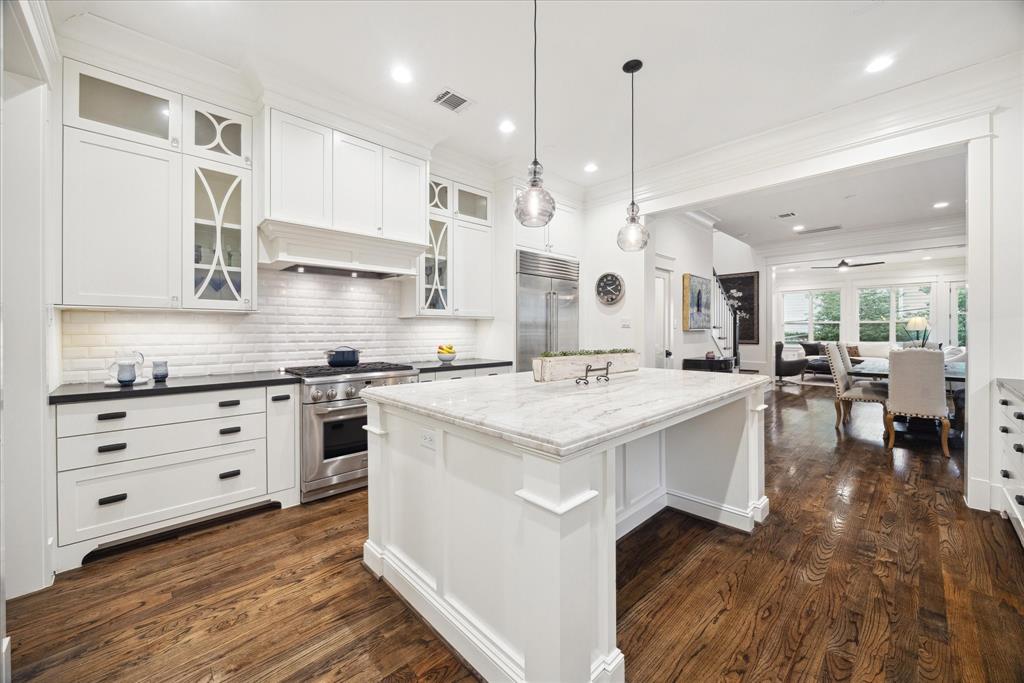 521 W 17th Street