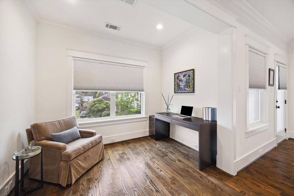 521 W 17th Street