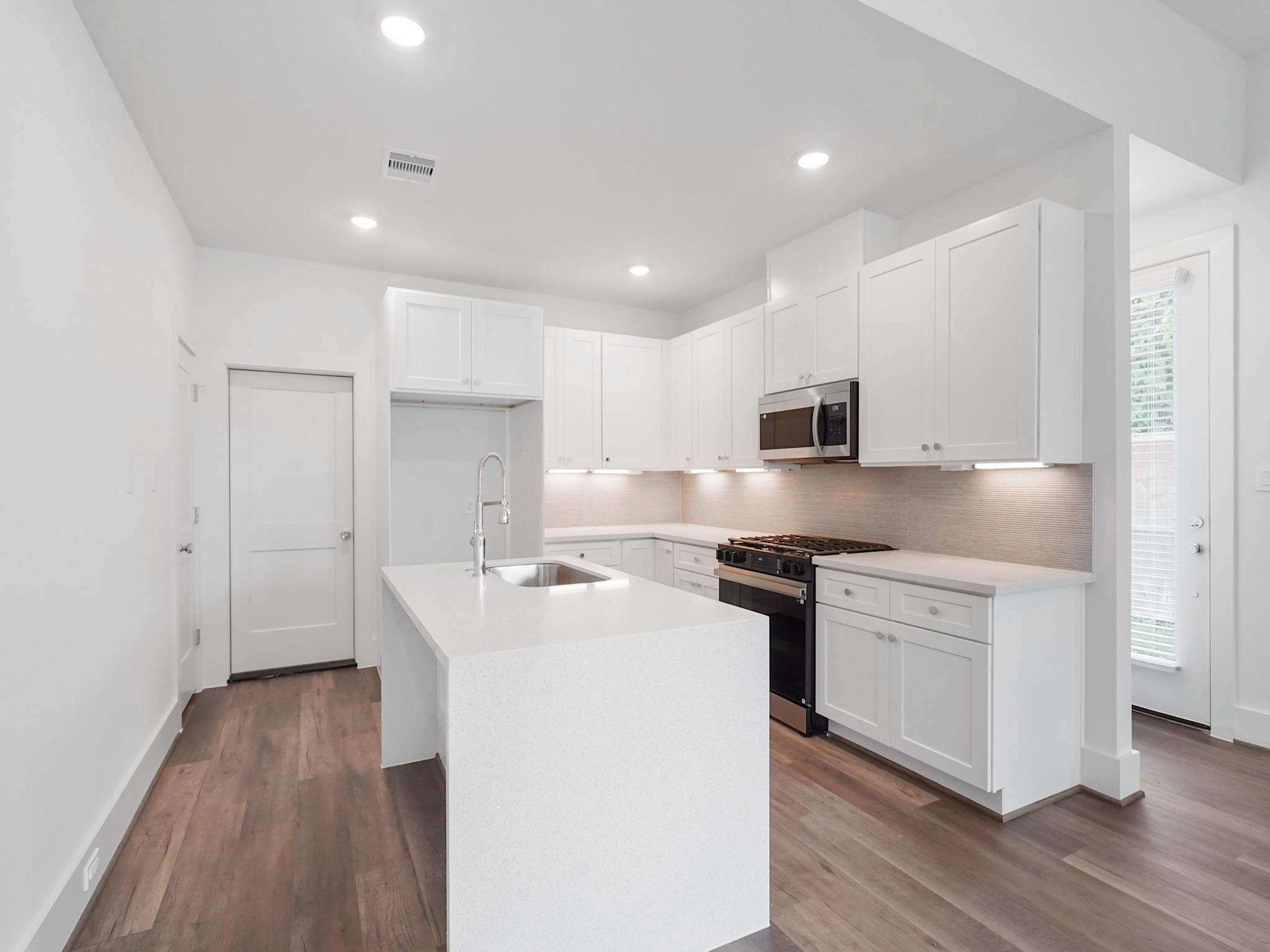 7508 Carver Road Unit: E