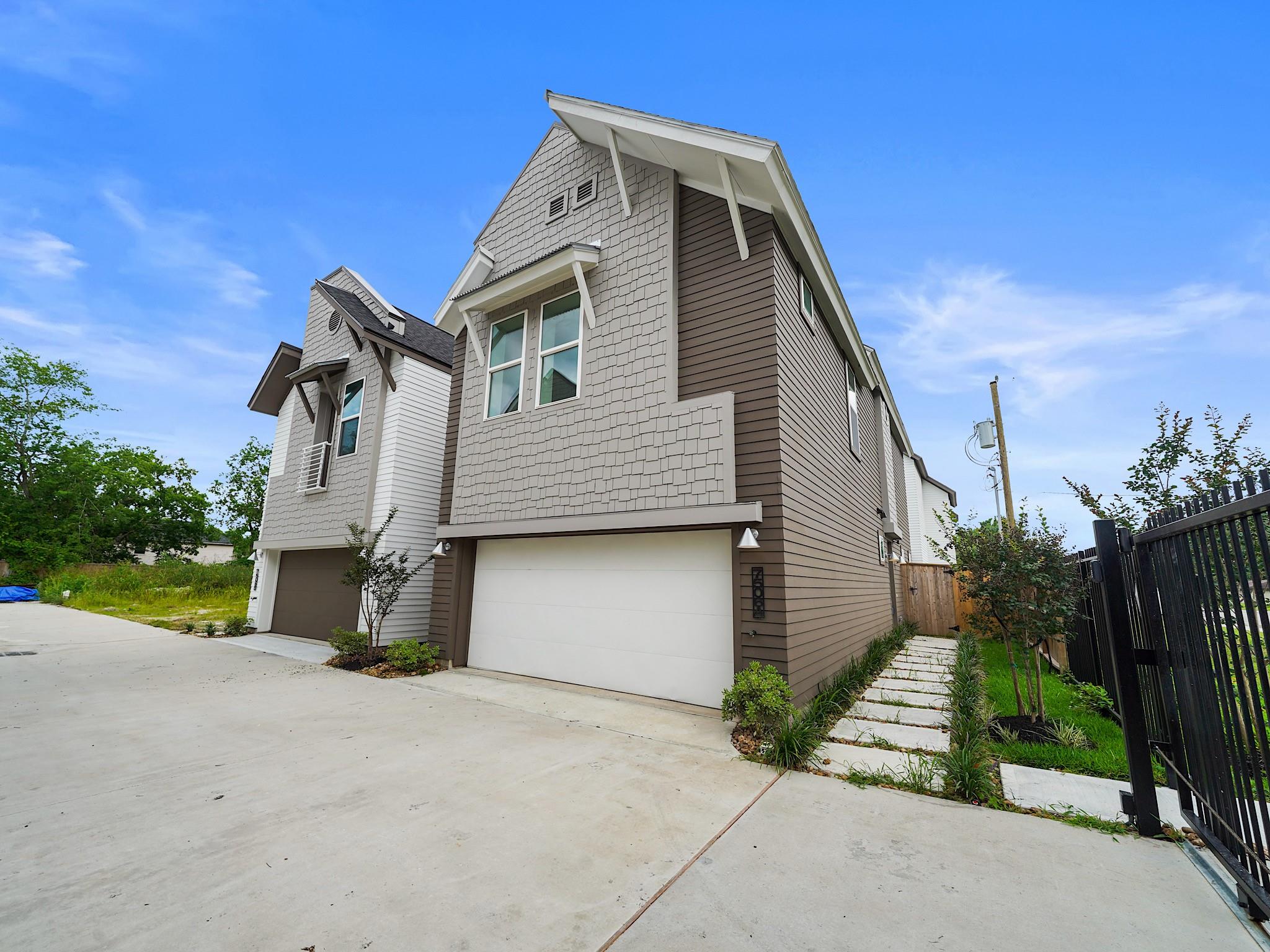 7508 Carver Road Unit: E