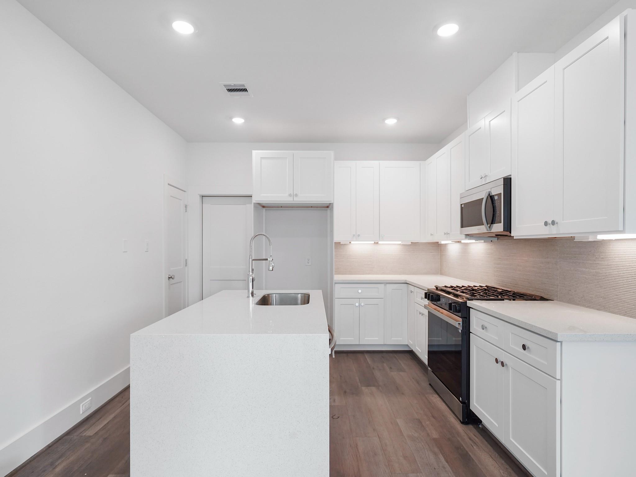 7508 Carver Road Unit: E