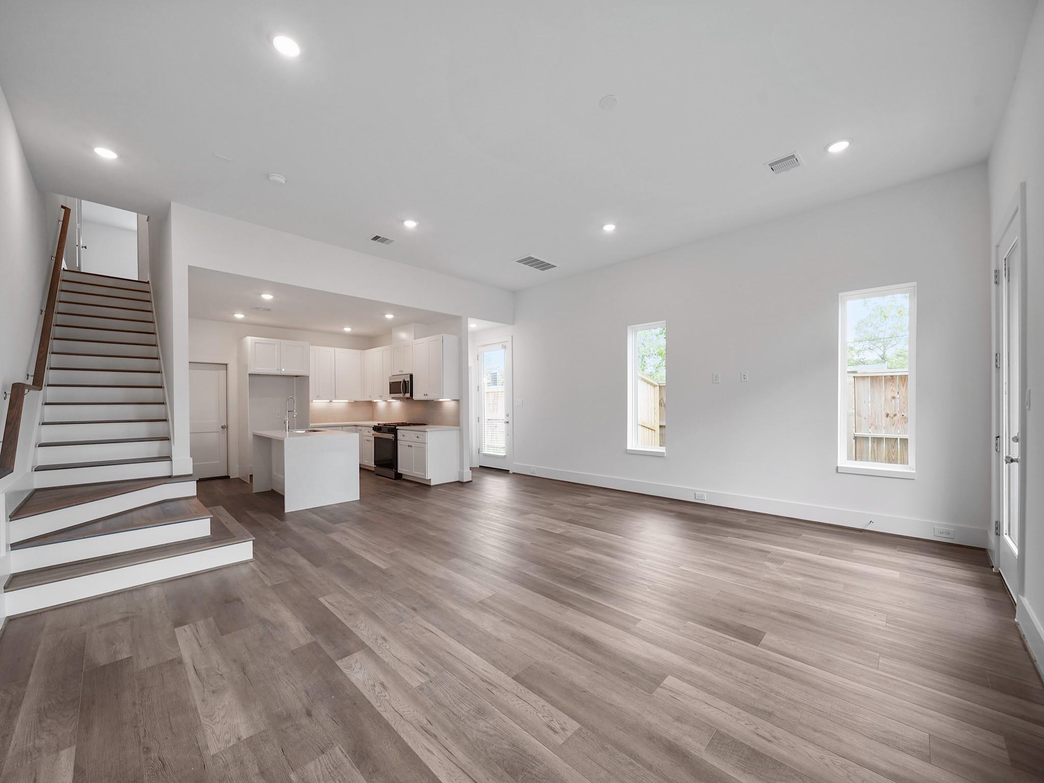 7508 Carver Road Unit: E