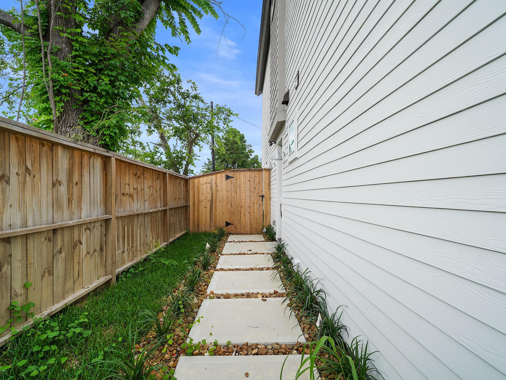 7508 Carver Road Unit: E