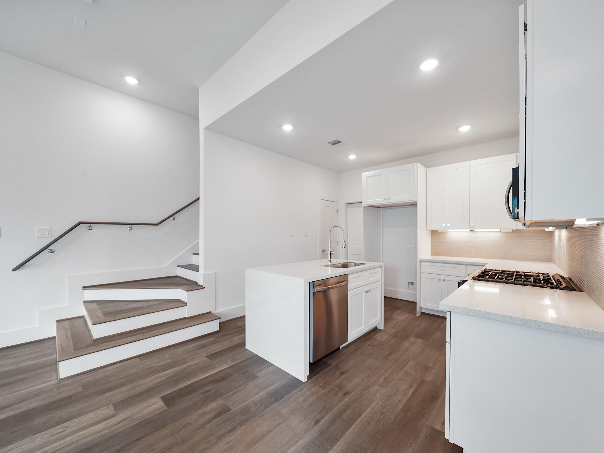 7508 Carver Road Unit: E