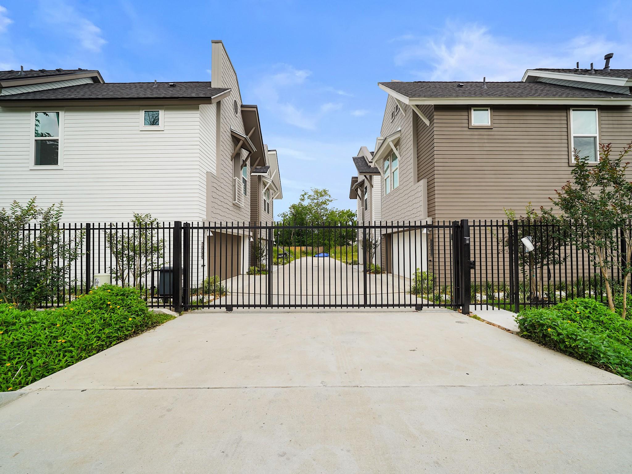 7508 Carver Road Unit: E