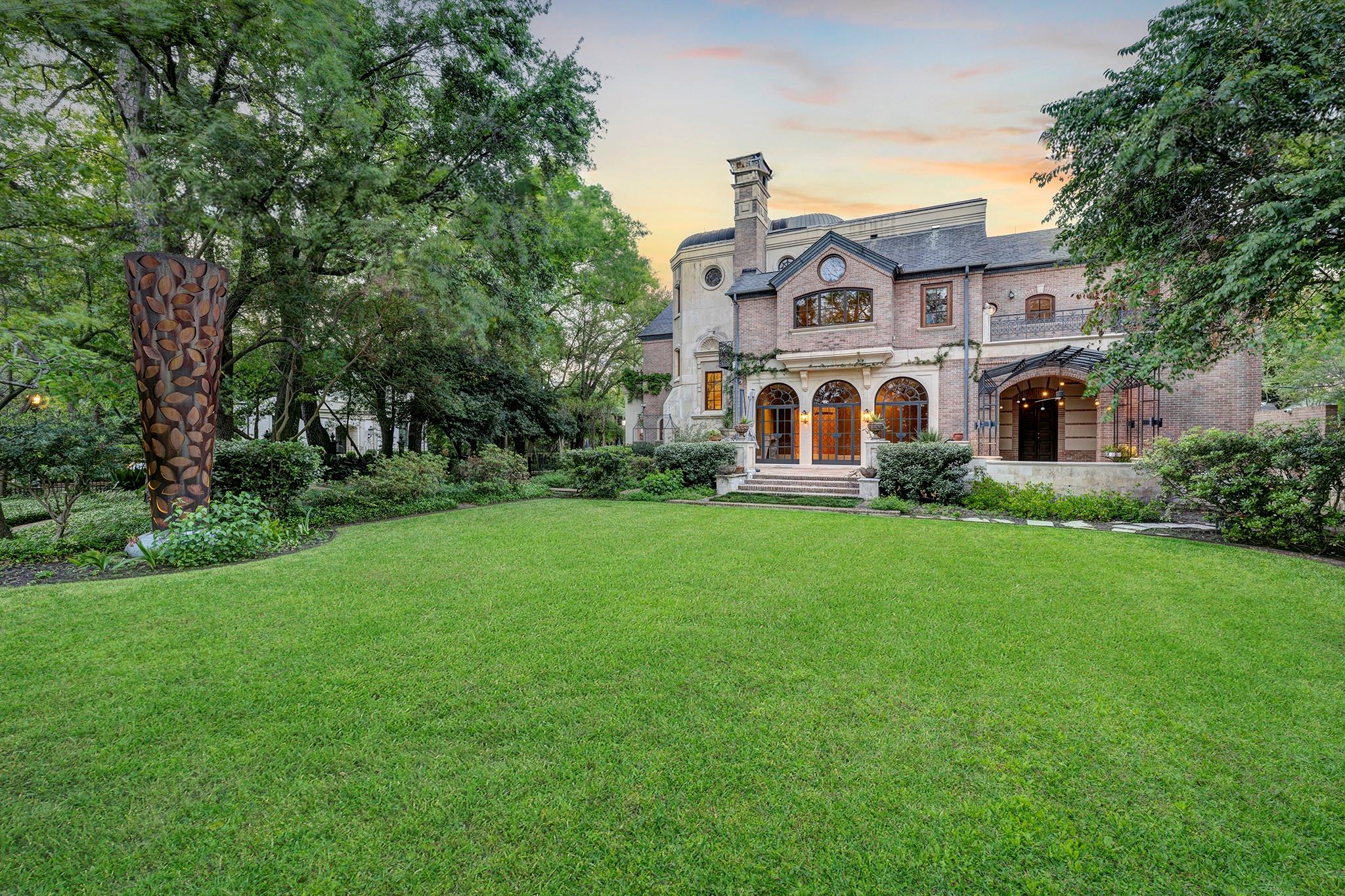 10 Waverly Court