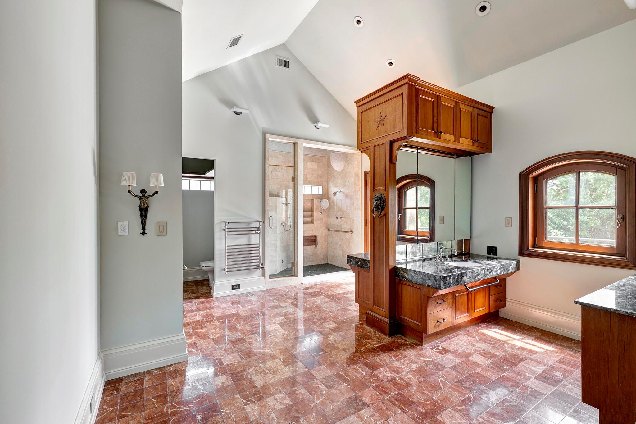 10 Waverly Court