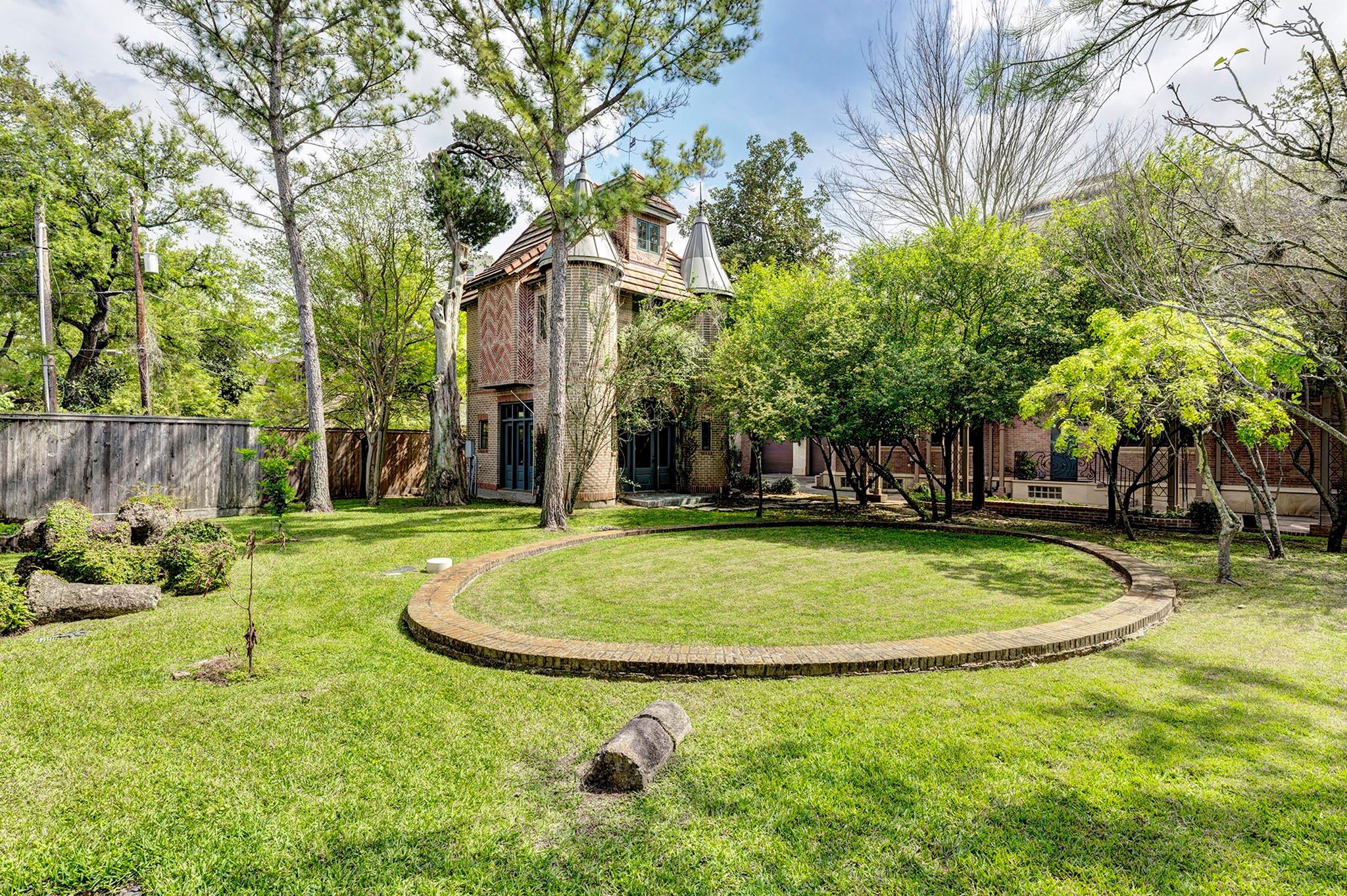 10 Waverly Court