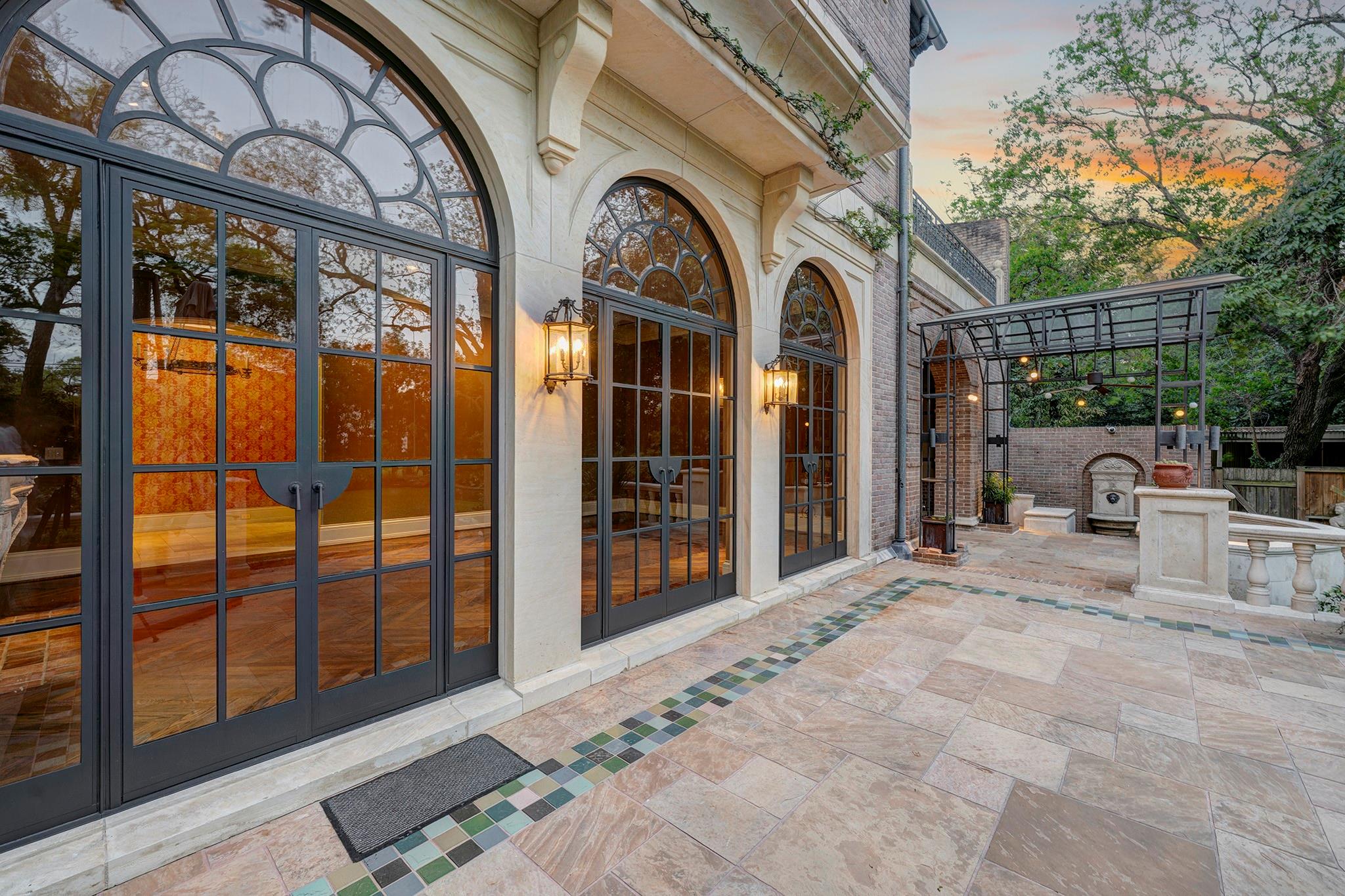 10 Waverly Court