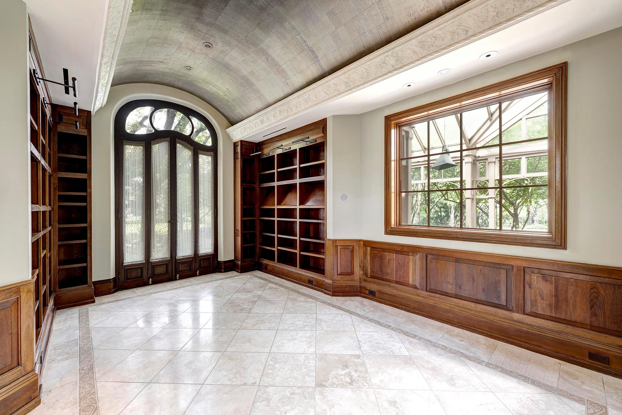 10 Waverly Court