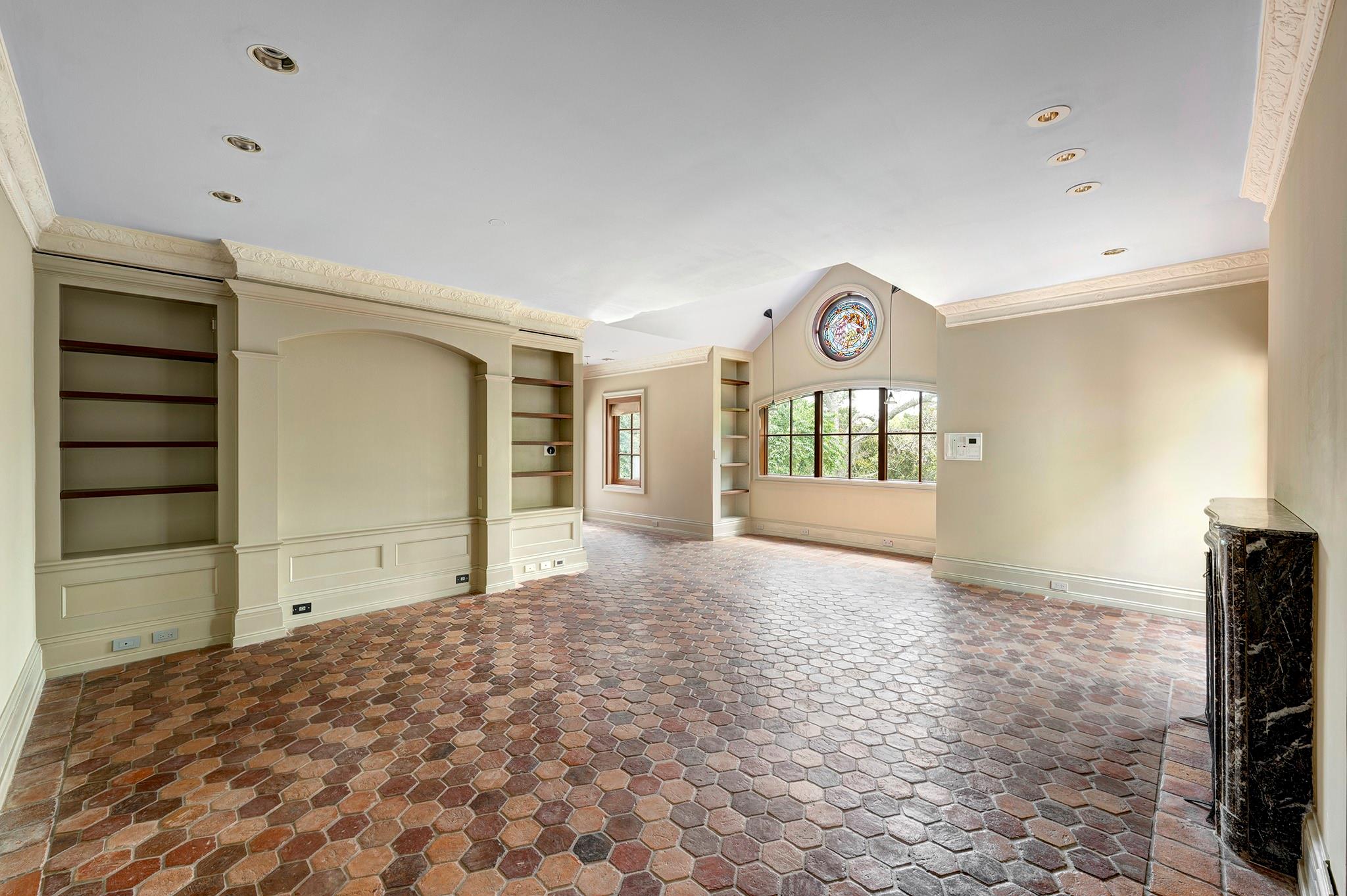 10 Waverly Court
