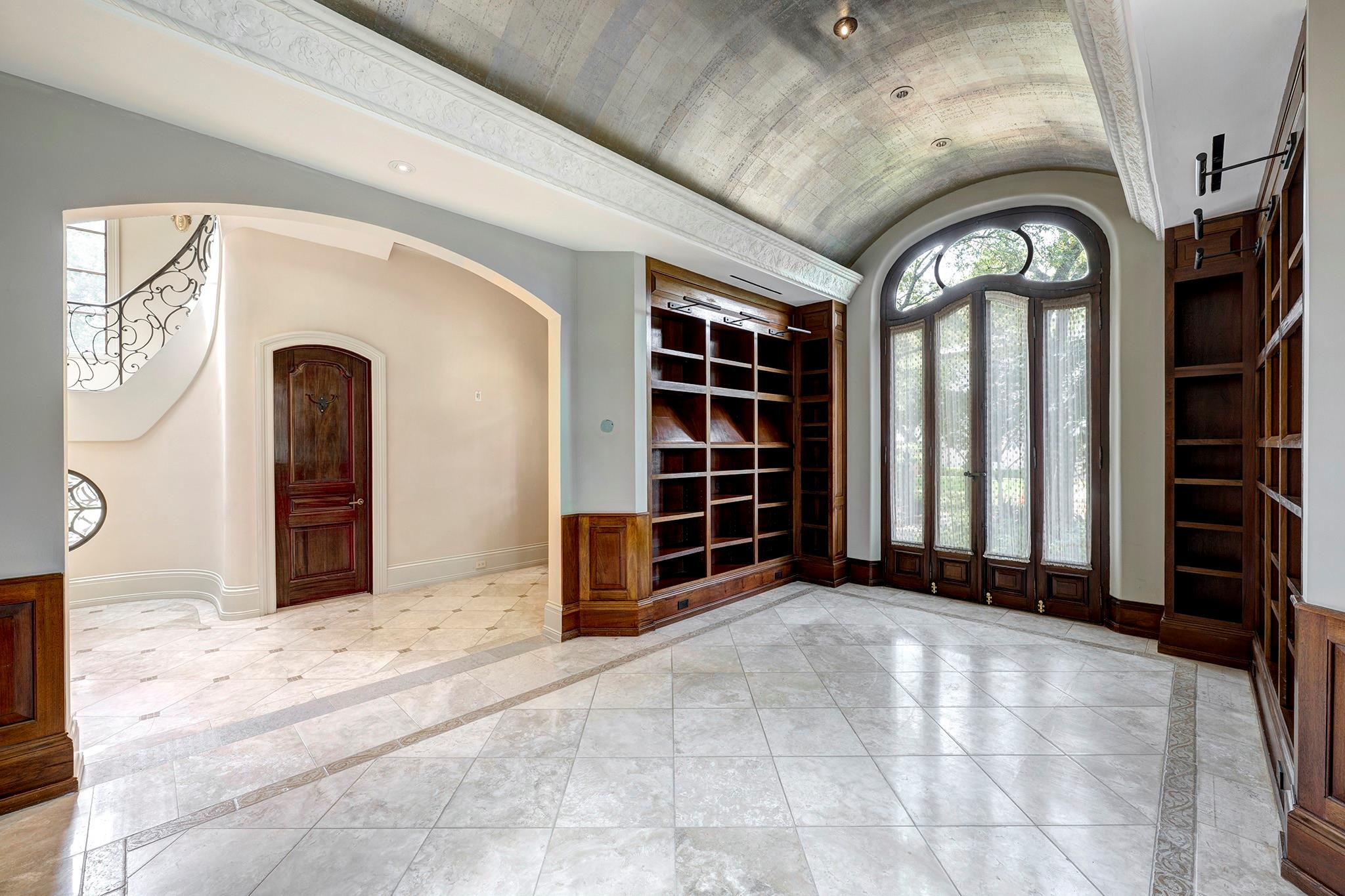 10 Waverly Court