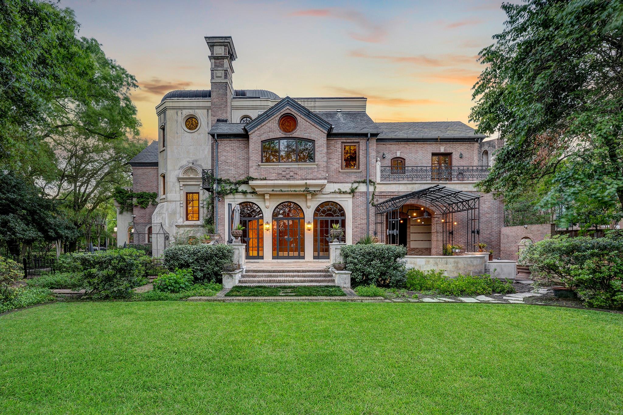 10 Waverly Court