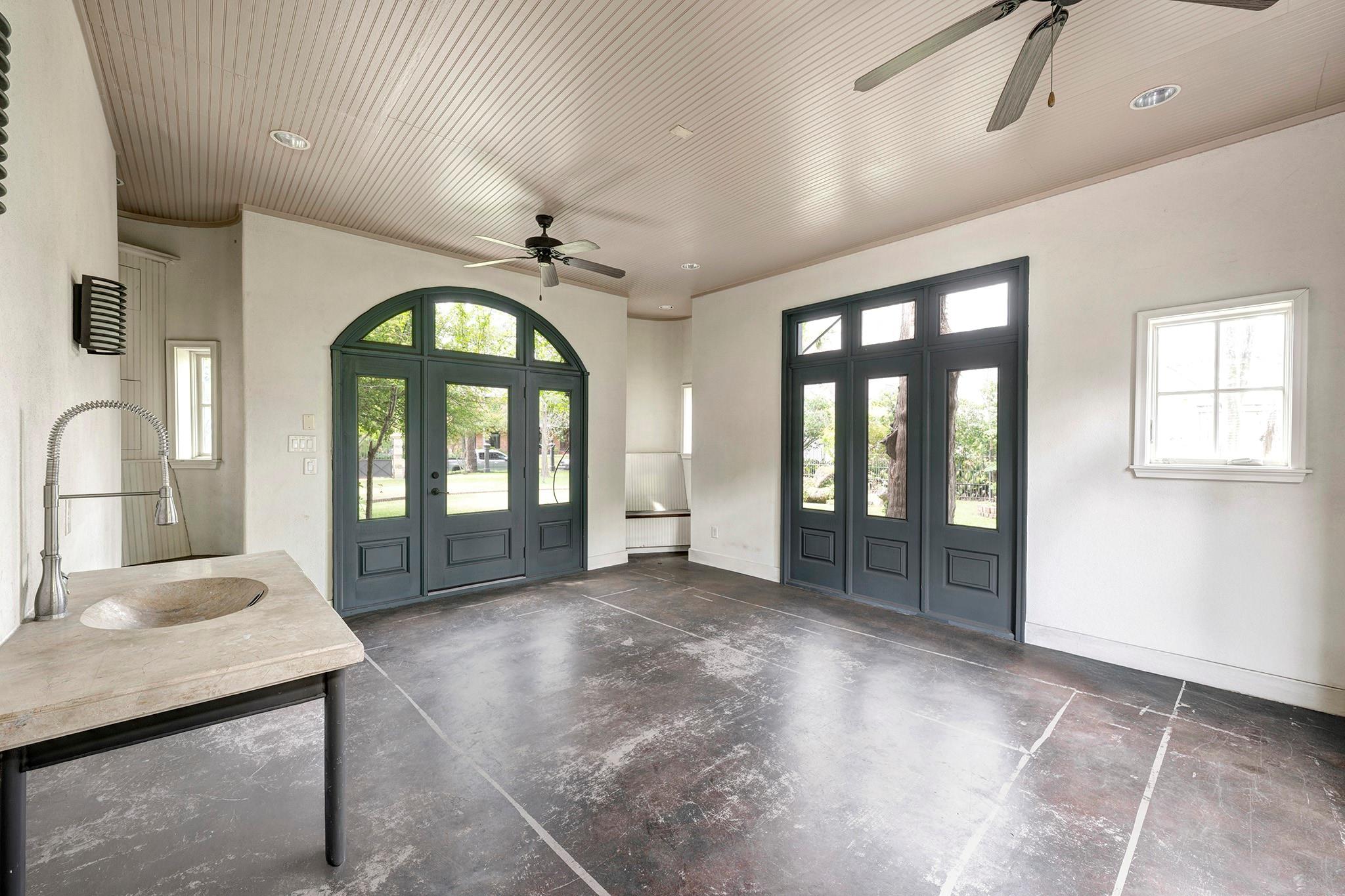 10 Waverly Court