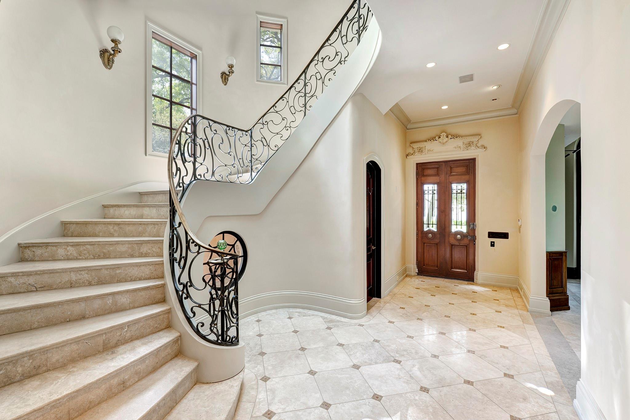 10 Waverly Court