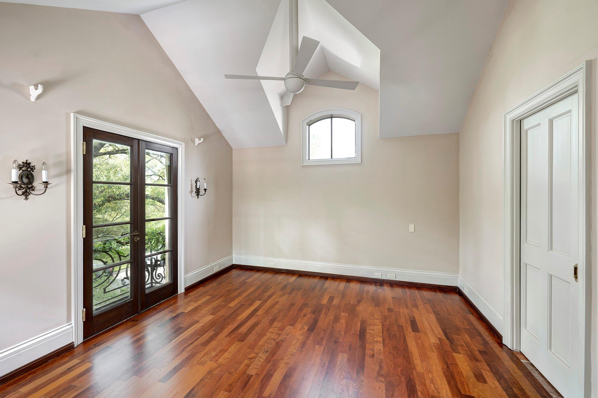 10 Waverly Court