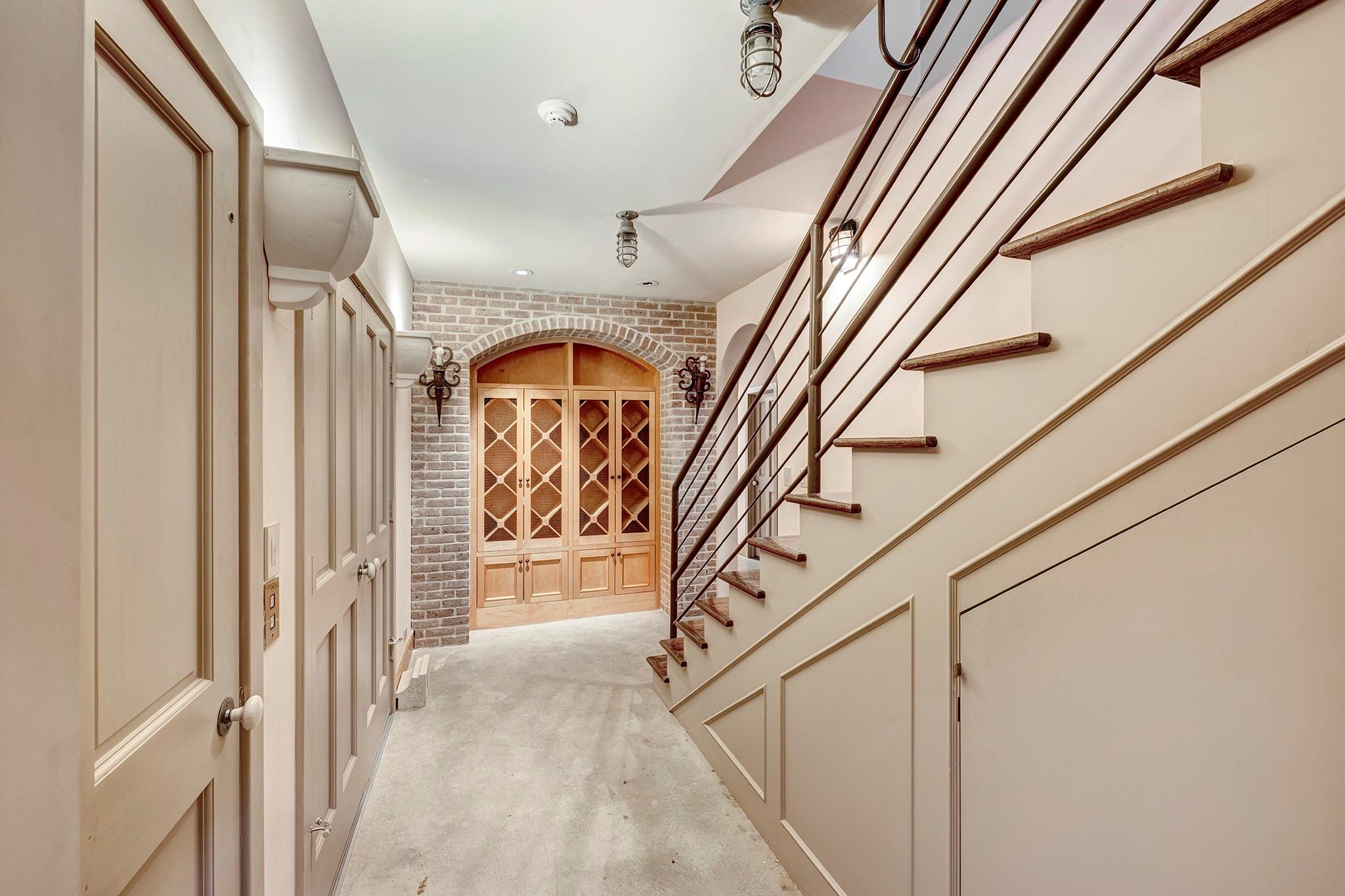 10 Waverly Court