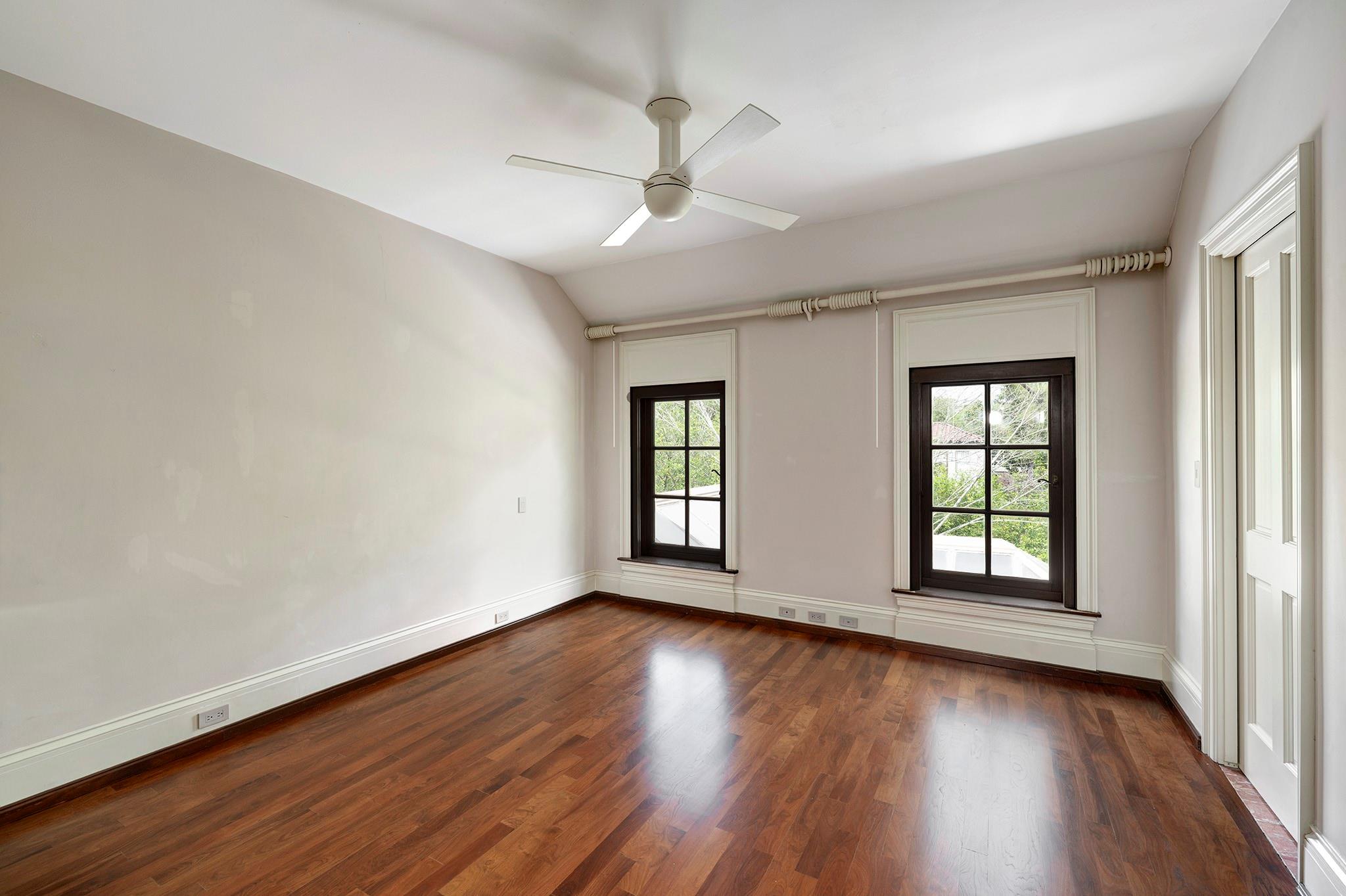 10 Waverly Court