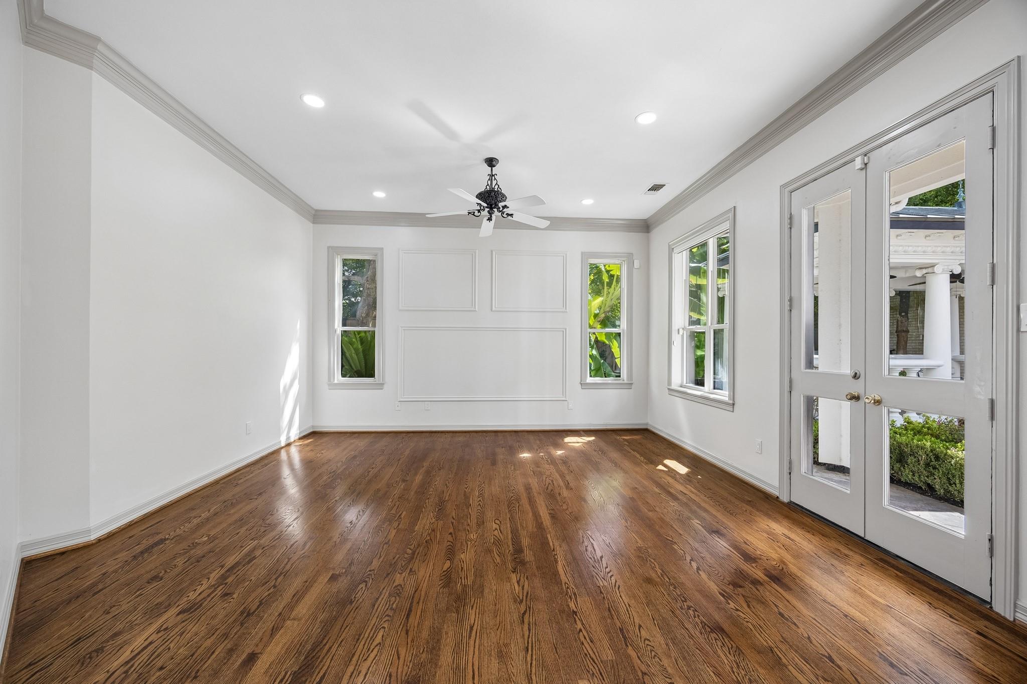 33 W Broad Oaks Drive