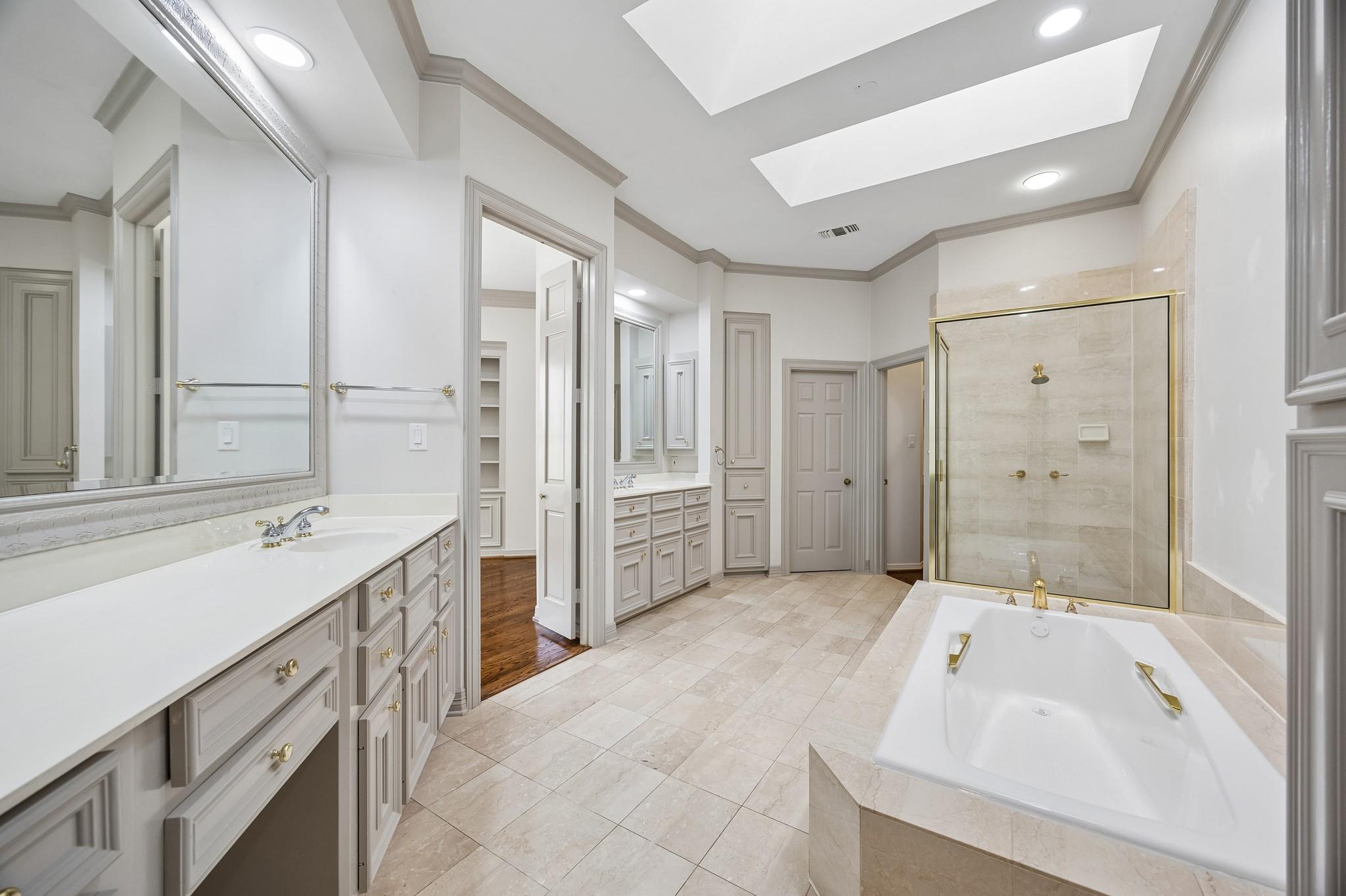 33 W Broad Oaks Drive