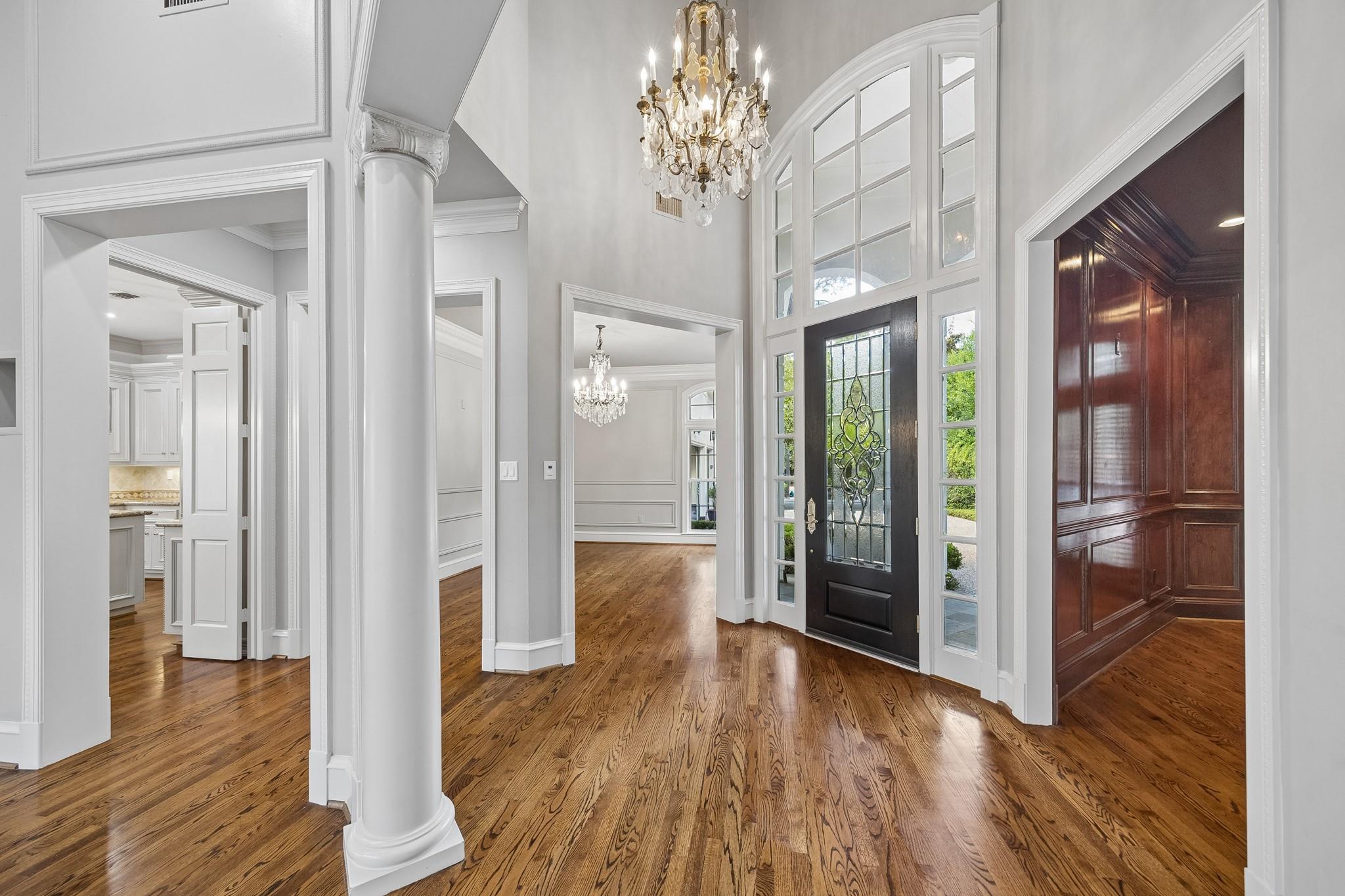 33 W Broad Oaks Drive