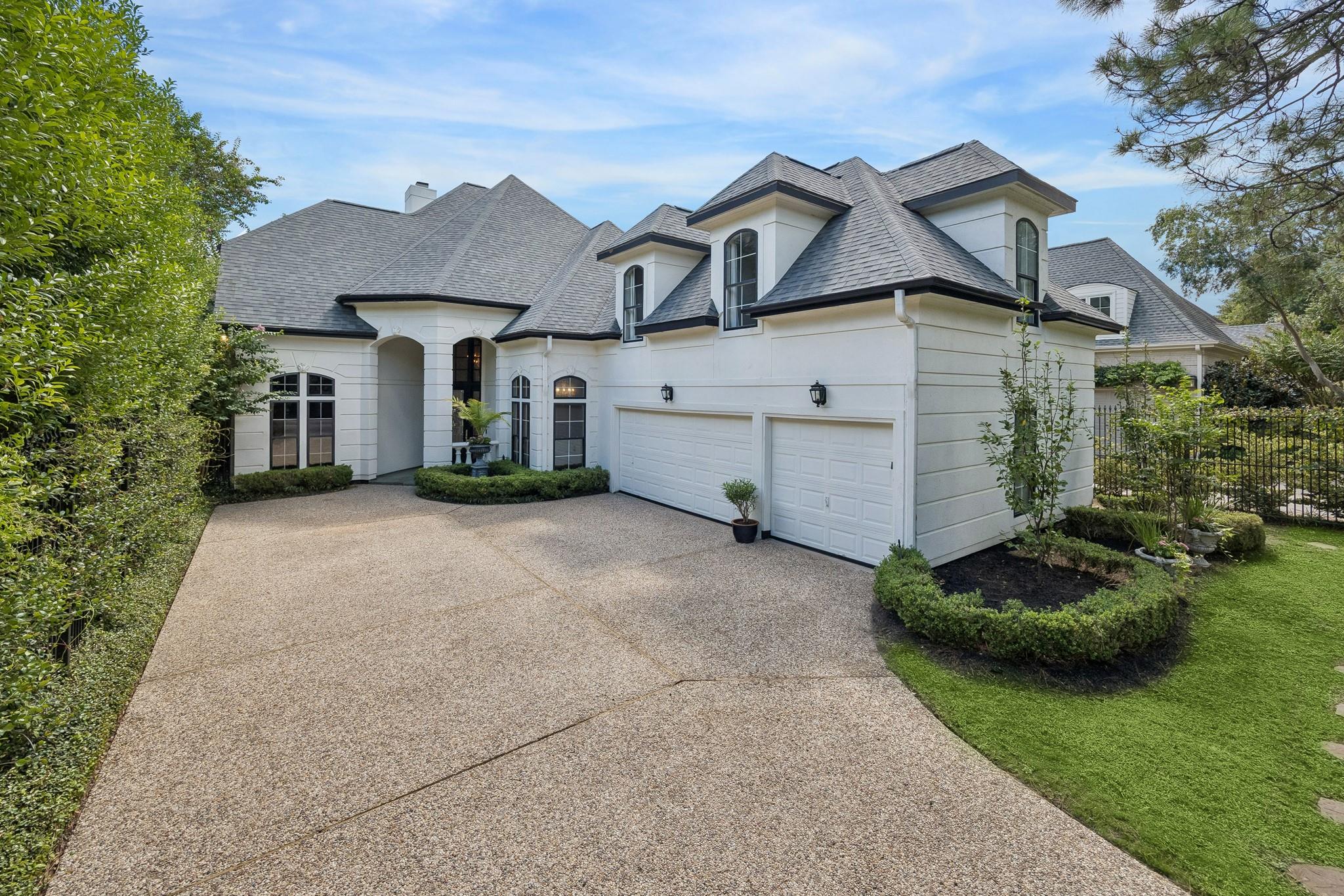 33 W Broad Oaks Drive