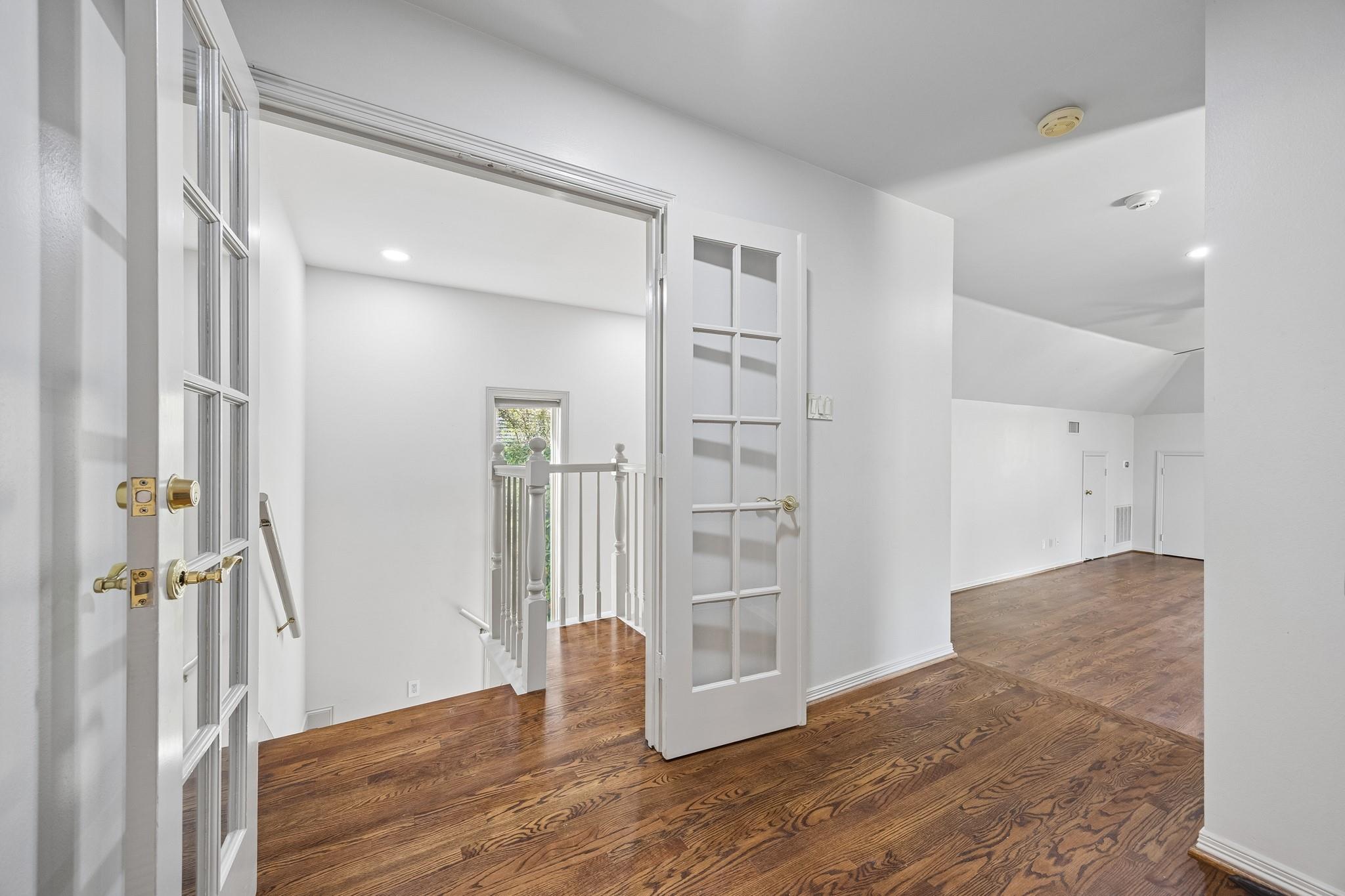 33 W Broad Oaks Drive