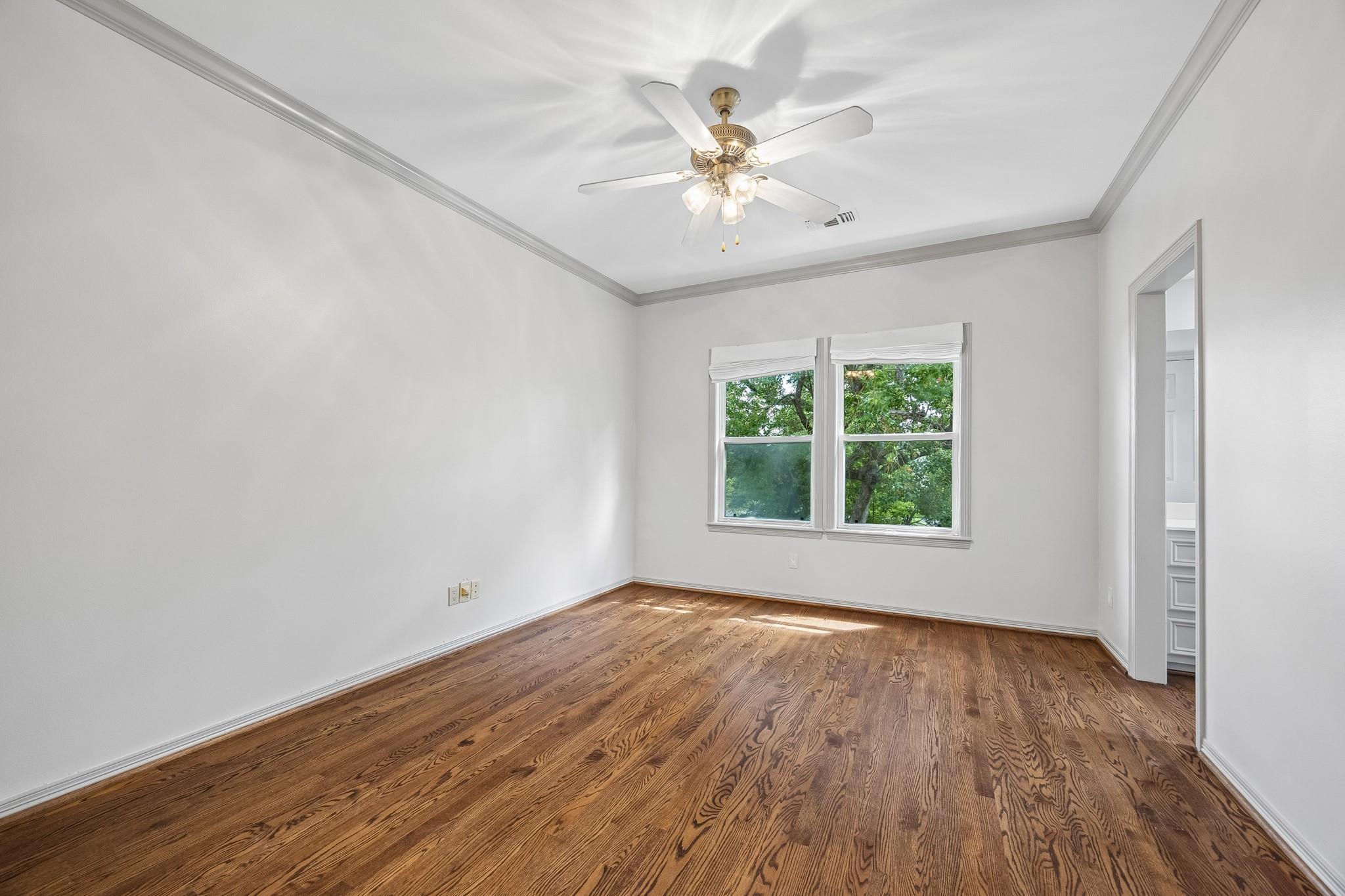 33 W Broad Oaks Drive