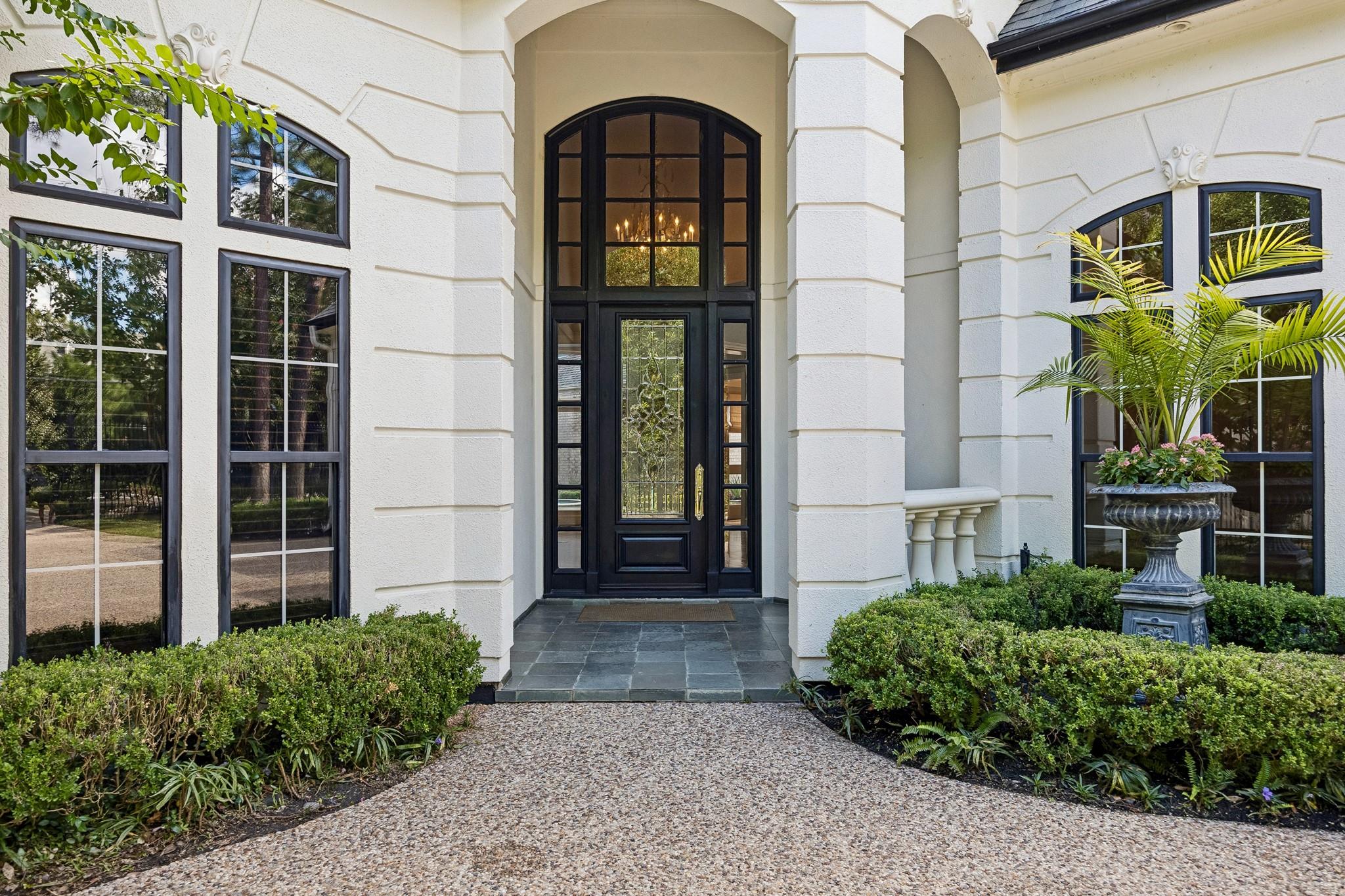 33 W Broad Oaks Drive