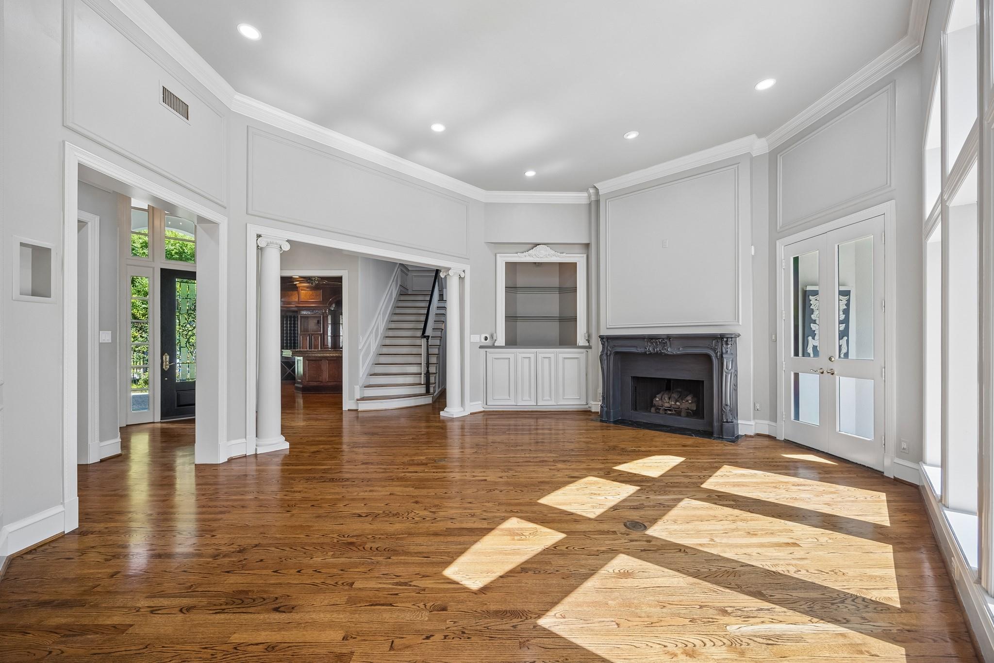 33 W Broad Oaks Drive