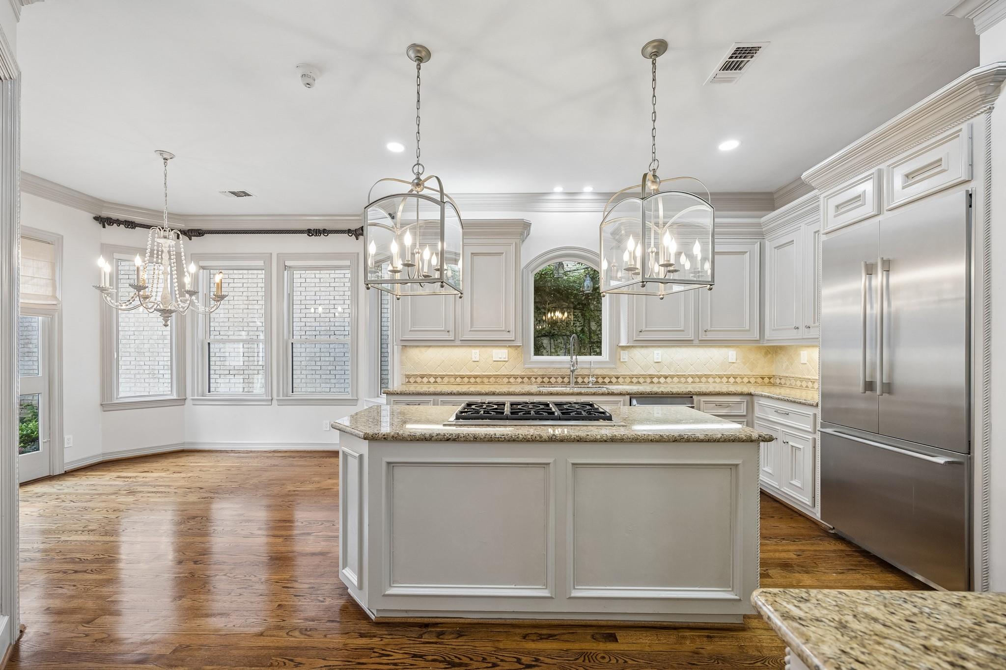 33 W Broad Oaks Drive