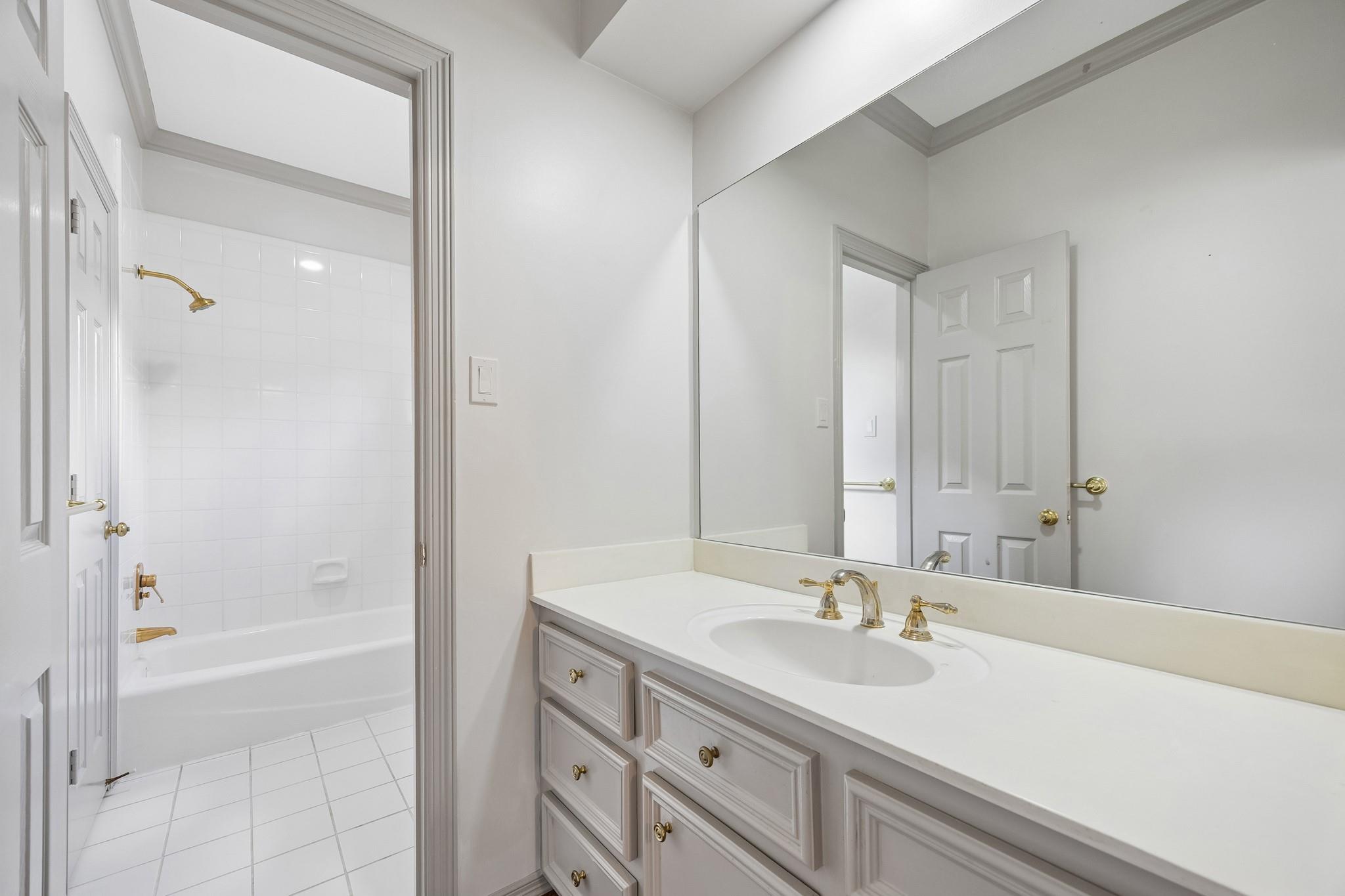 33 W Broad Oaks Drive