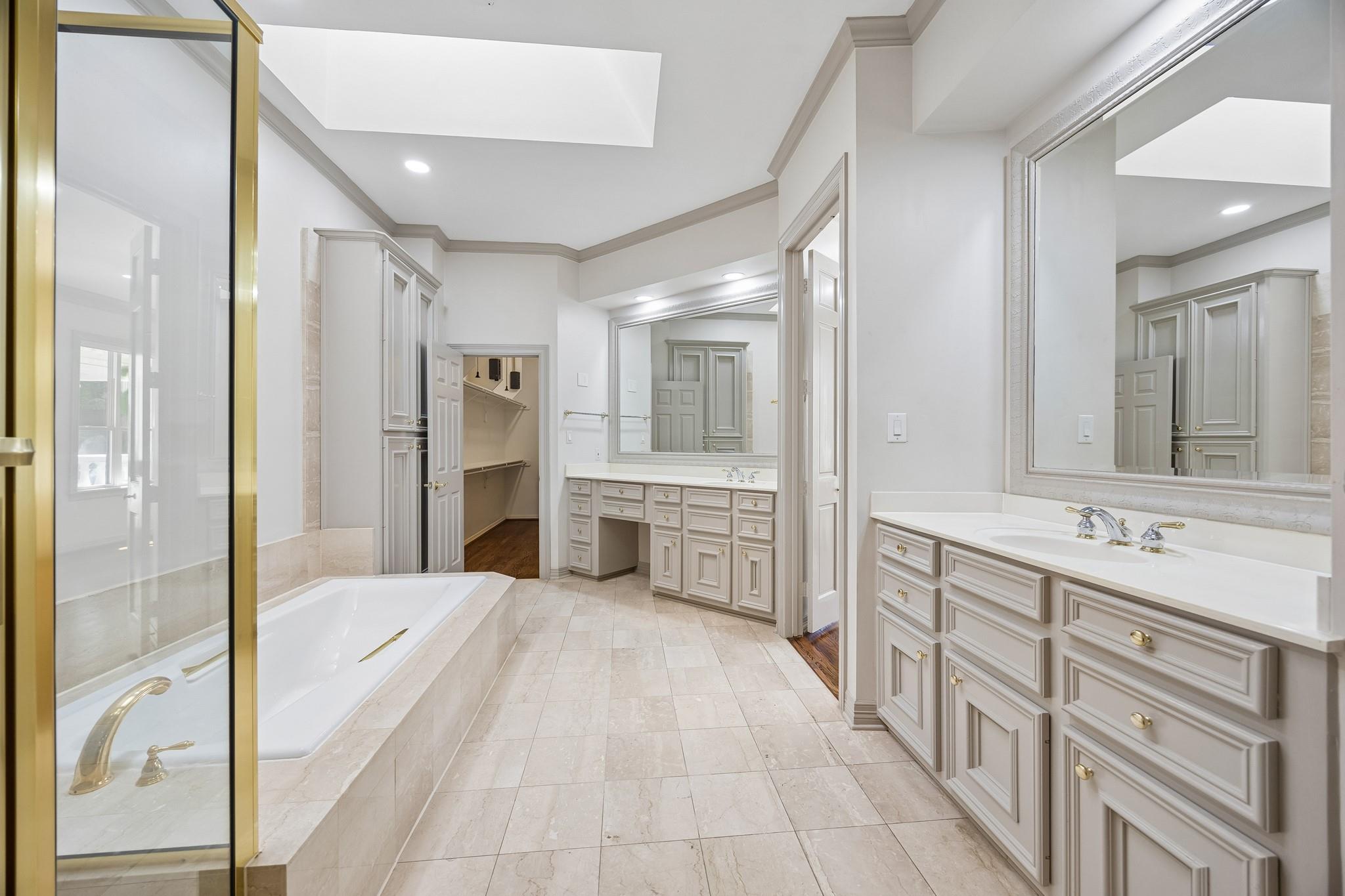 33 W Broad Oaks Drive