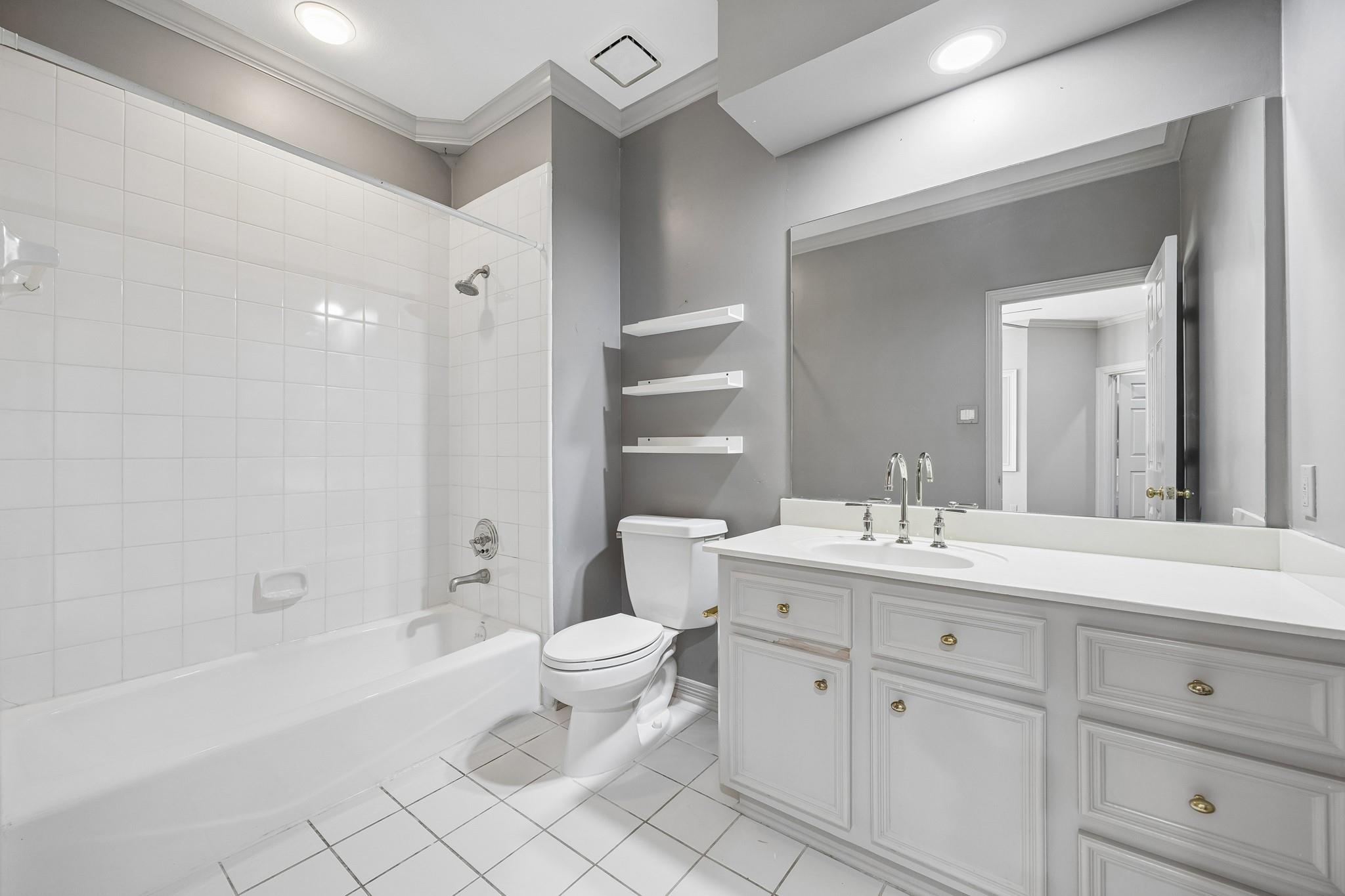 33 W Broad Oaks Drive