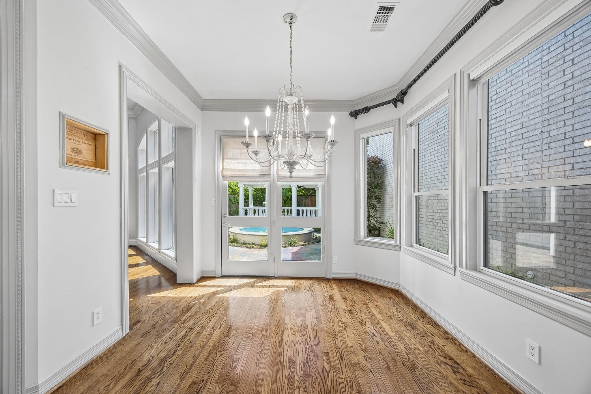 33 W Broad Oaks Drive
